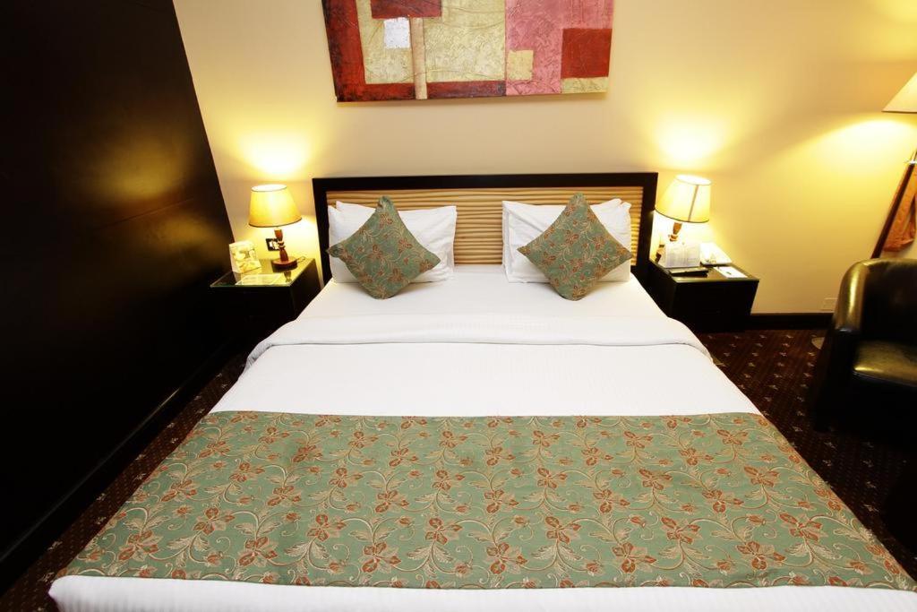 Standard Queen Room